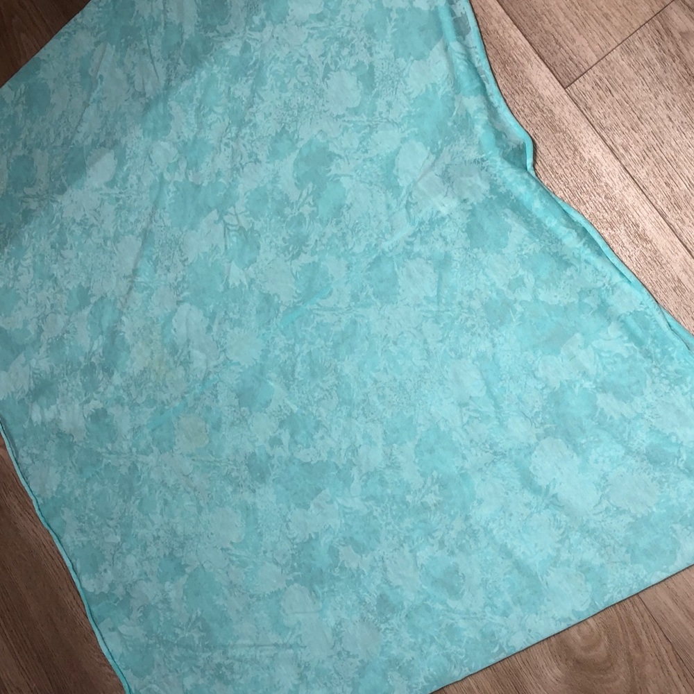 GAP Infinity Scarf - Picture 2 of 4